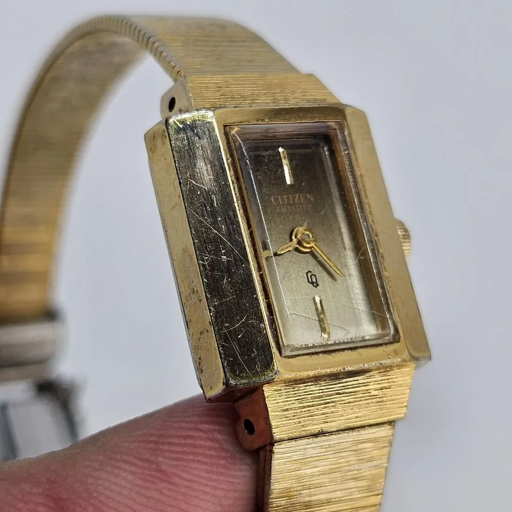 VTG Citizen Women's‎ Watch 16MM Black Gold Dial Gold Band 6